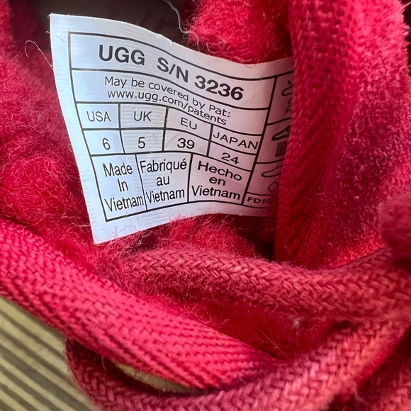 UGG Red Chukka Neumel Boots Red Suede Shearling Fur Lined Women’s Sz 6 - Picture 11 of 11